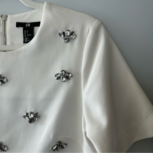 [6] H&M White Structured Short Sleeve Crop Top W/ Silver Jewel Embellishments - Picture 4 of 13